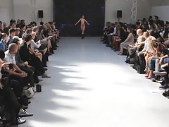 Porno plika vėžiu vartų ir suteikia burną
