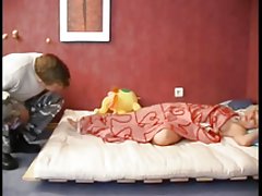 Porno filmai rusai pirmą kartą rusijos mazgas pataiso jauno vyro santykių su senyvo amžiaus kaimynais