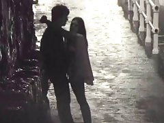 Pornografiniai komiksai geroji su natūralios krūties vaikštinėja ir pūlingas pirštais