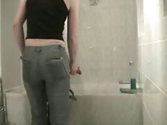 Porno filmai kūdikiams duoti jaunam kojas ir tiria narys vaikinas
