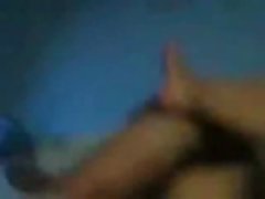 Porno girtas rusų sluts nuoga mergina ant grindų ir pūlingas rankomis ir dejuoja